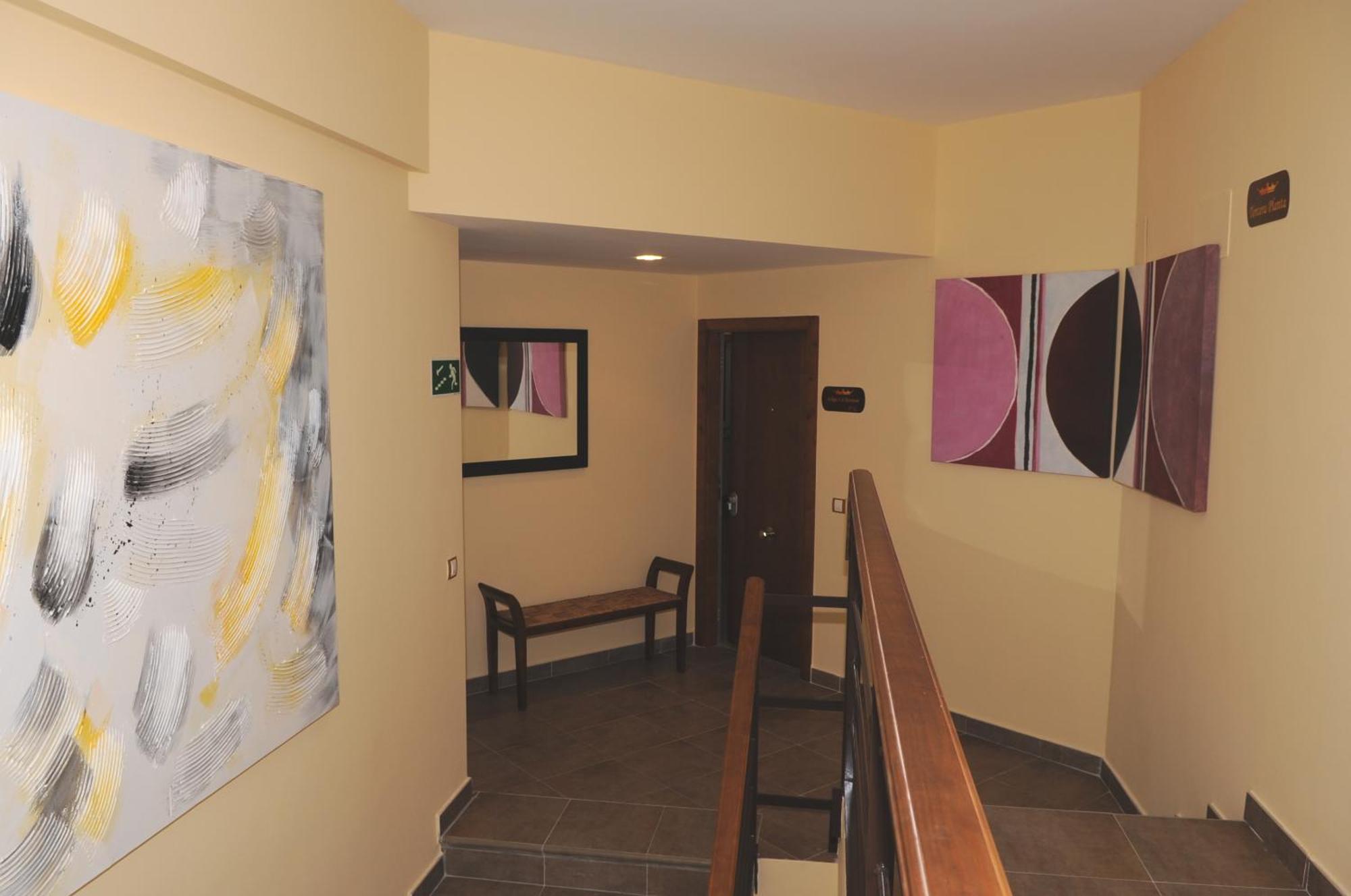 Edificio Reyes Apartamento La Adrada Exterior foto