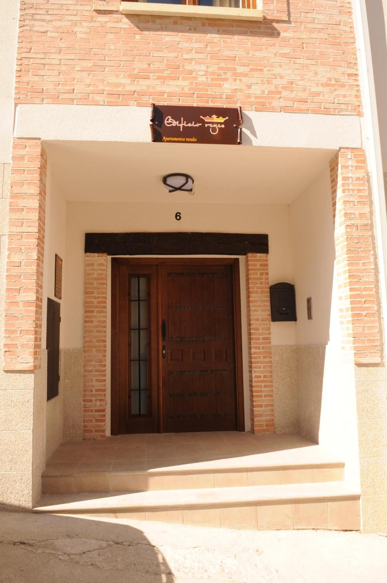 Edificio Reyes Apartamento La Adrada Exterior foto